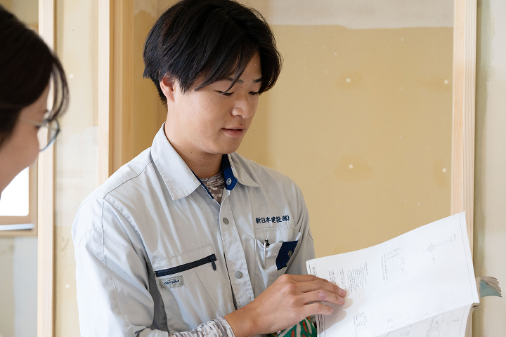 画像:現場での確認・品質管理