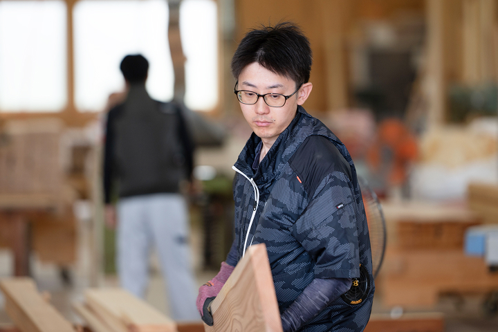 画像：採寸・木材選定