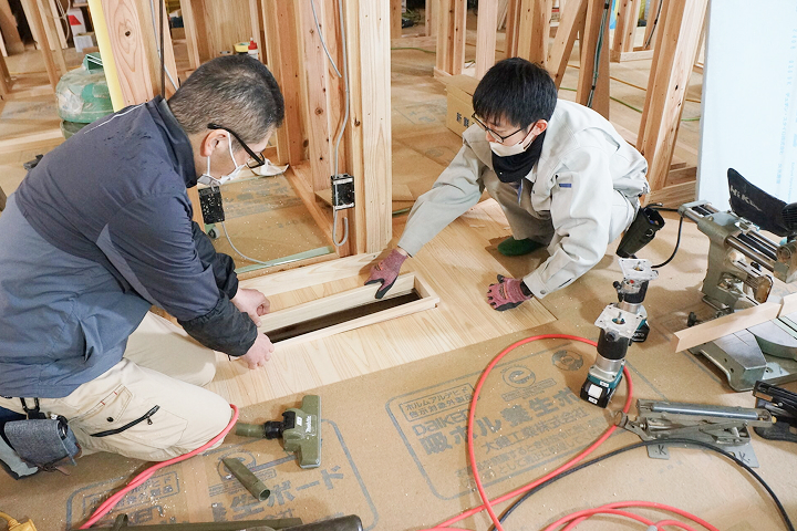 画像：現場での取付・調整